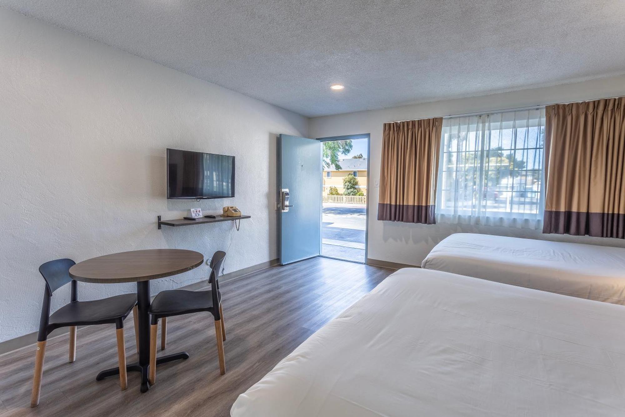 Coastal Breeze Inn モロ・ベイ エクステリア 写真
