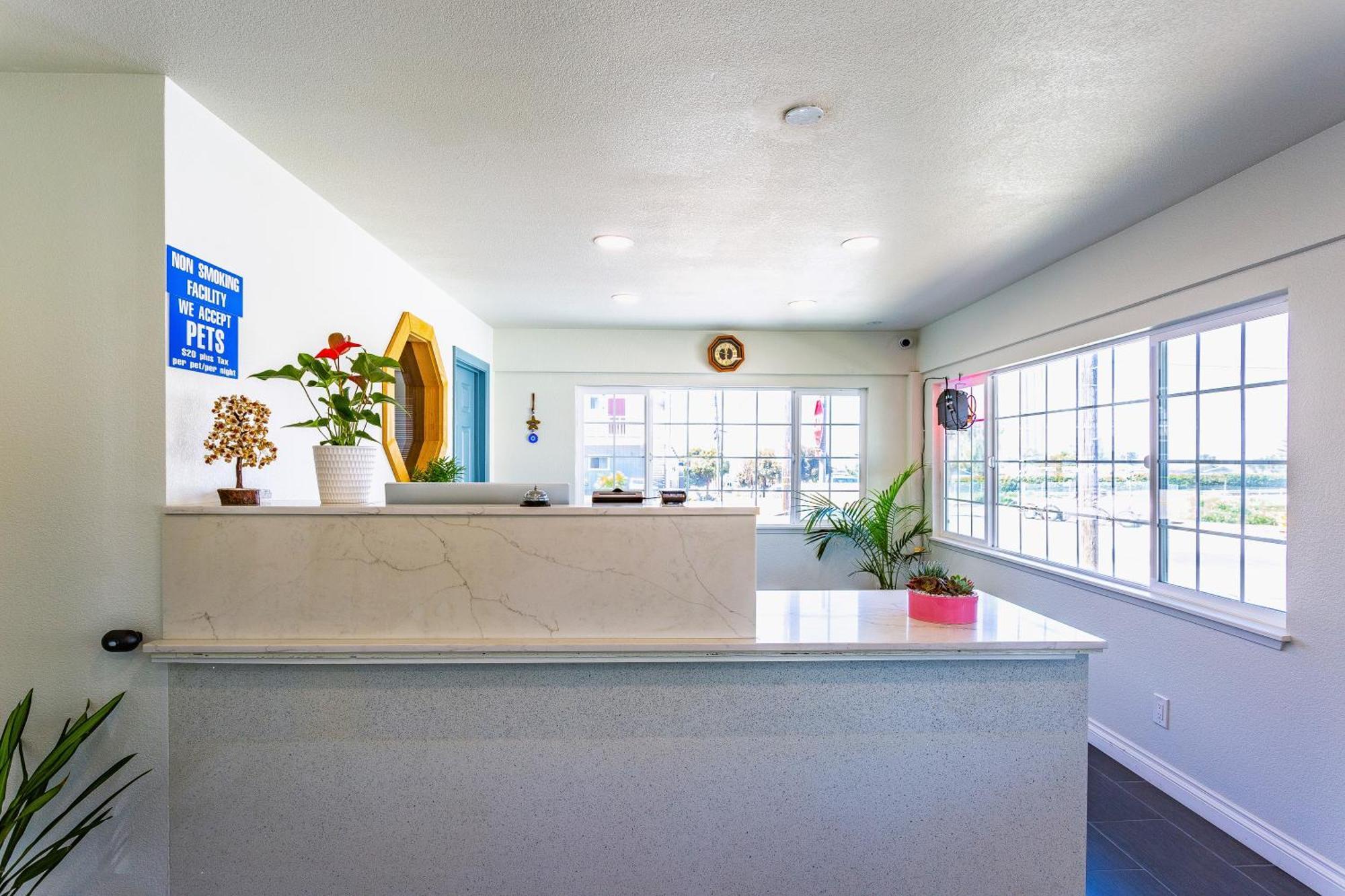 Coastal Breeze Inn モロ・ベイ エクステリア 写真